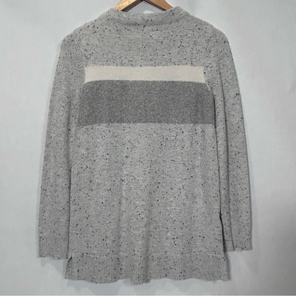 Loft Women’s Gray & White Speckled Sweater Size Medium Petite - Picture 2 of 9